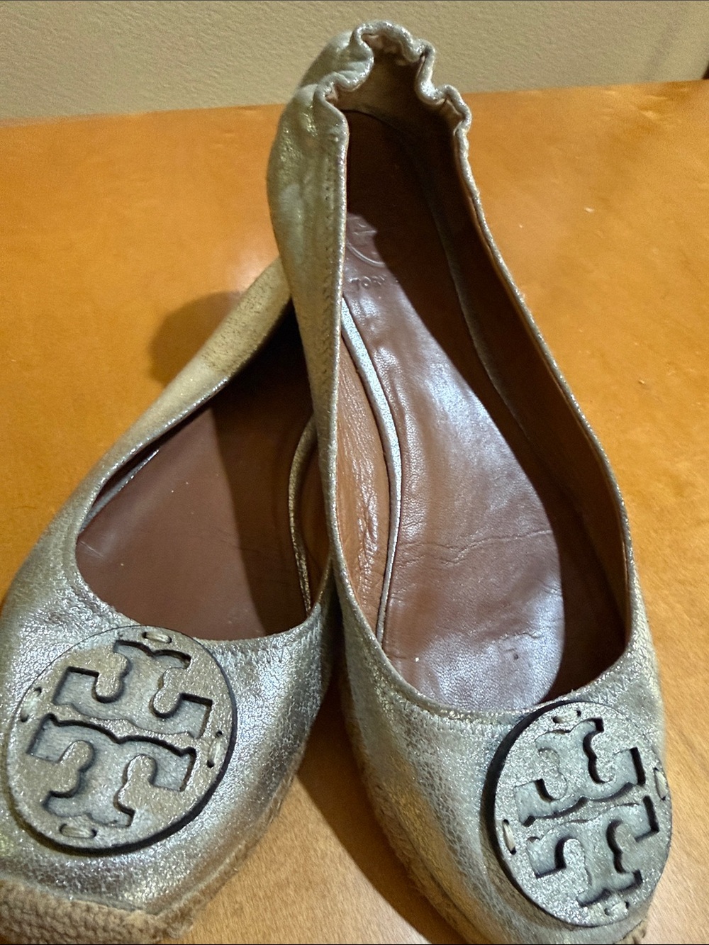 Tory Burch Metallic Gold Logo Round-Toe Ballet Flats